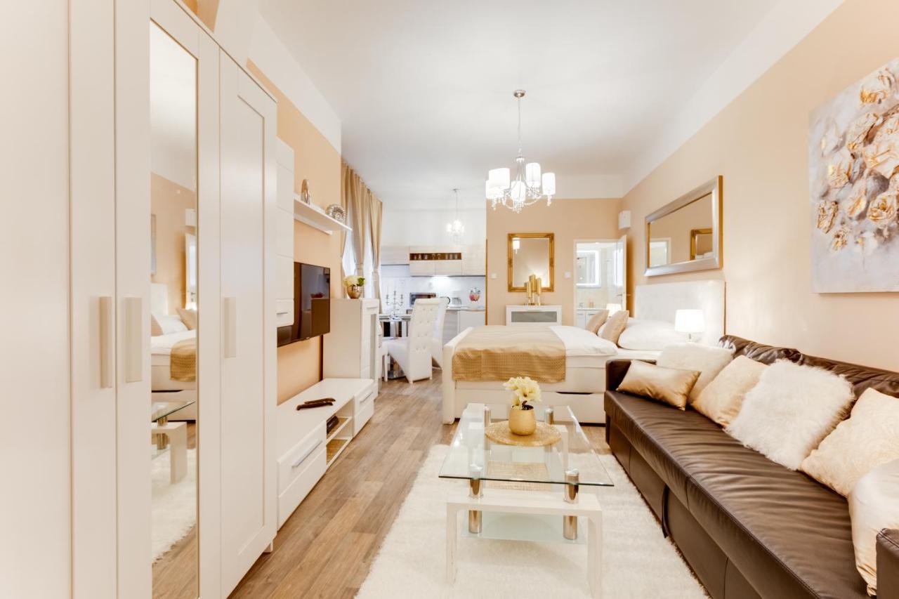 Wenceslass Square Luxury Appartamento